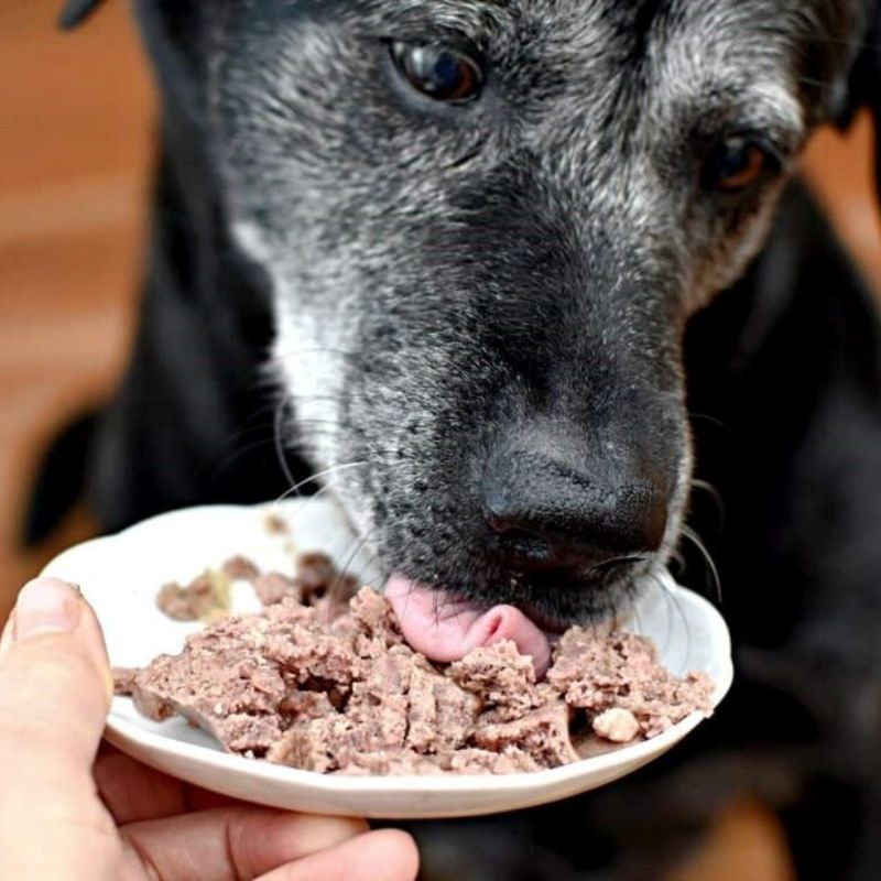 Đánh giá qua nhân sự và chất lượng sản phẩm.